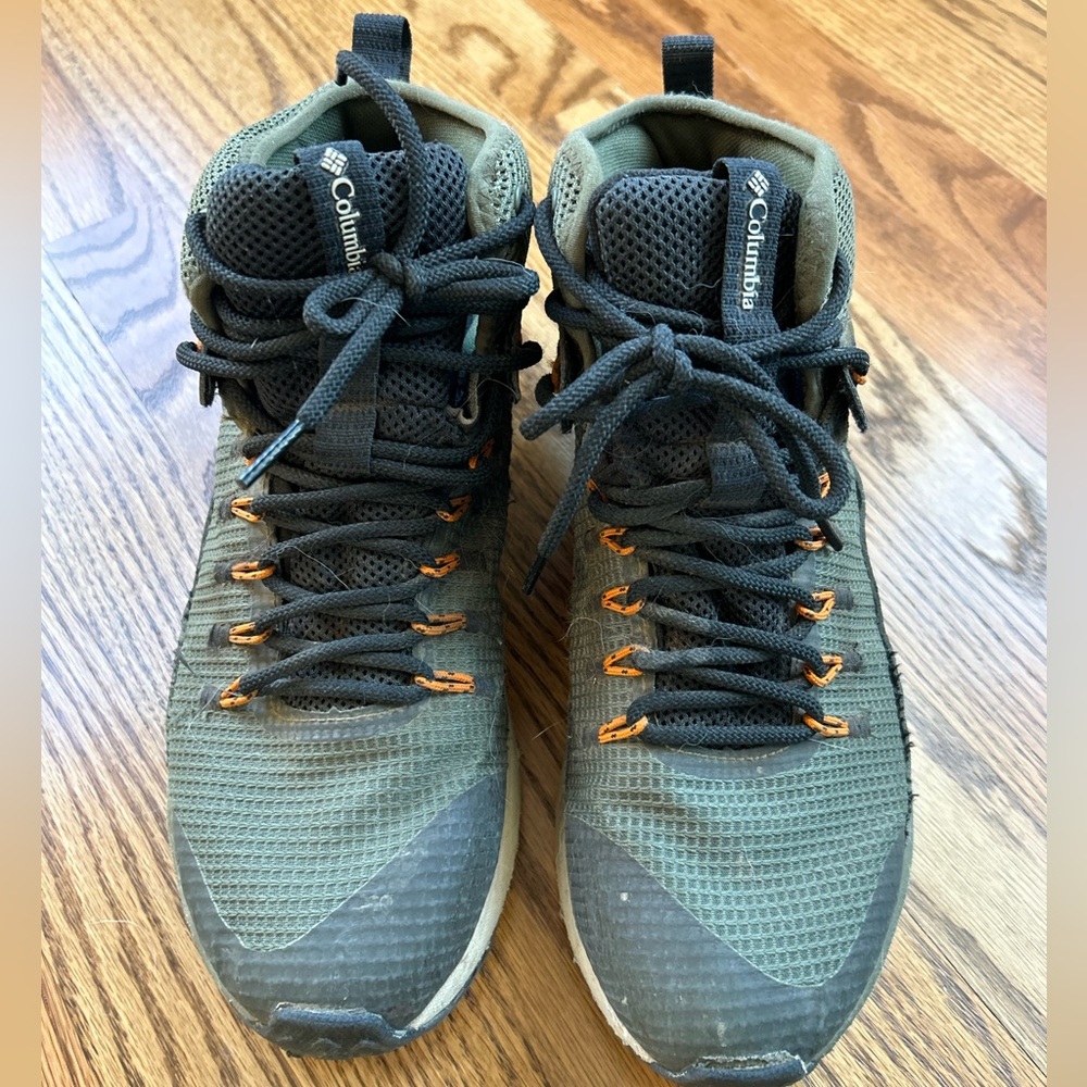 Columbia men’s hiking boots size 9.5